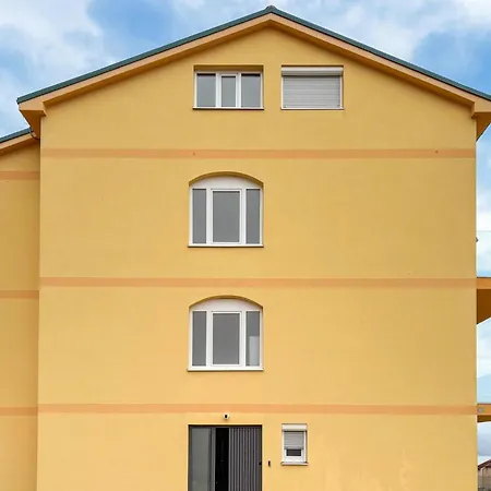 Daire Amazing In With Wifi Novi Vinodolski